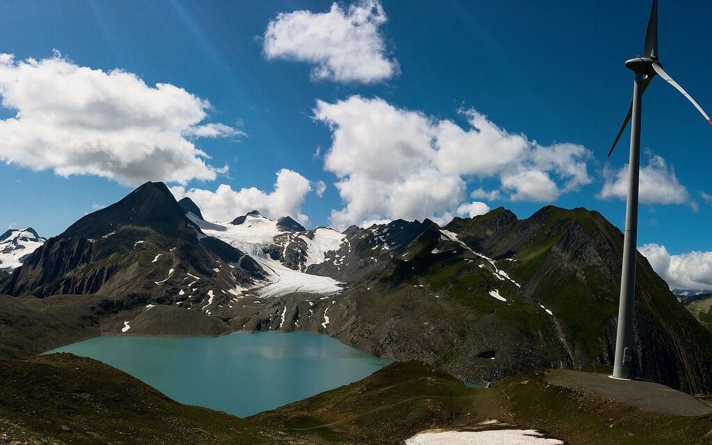 Dank Wasser- und Windkraft hat die Schweiz bei nachhaltigem Strom die Nase vorn.