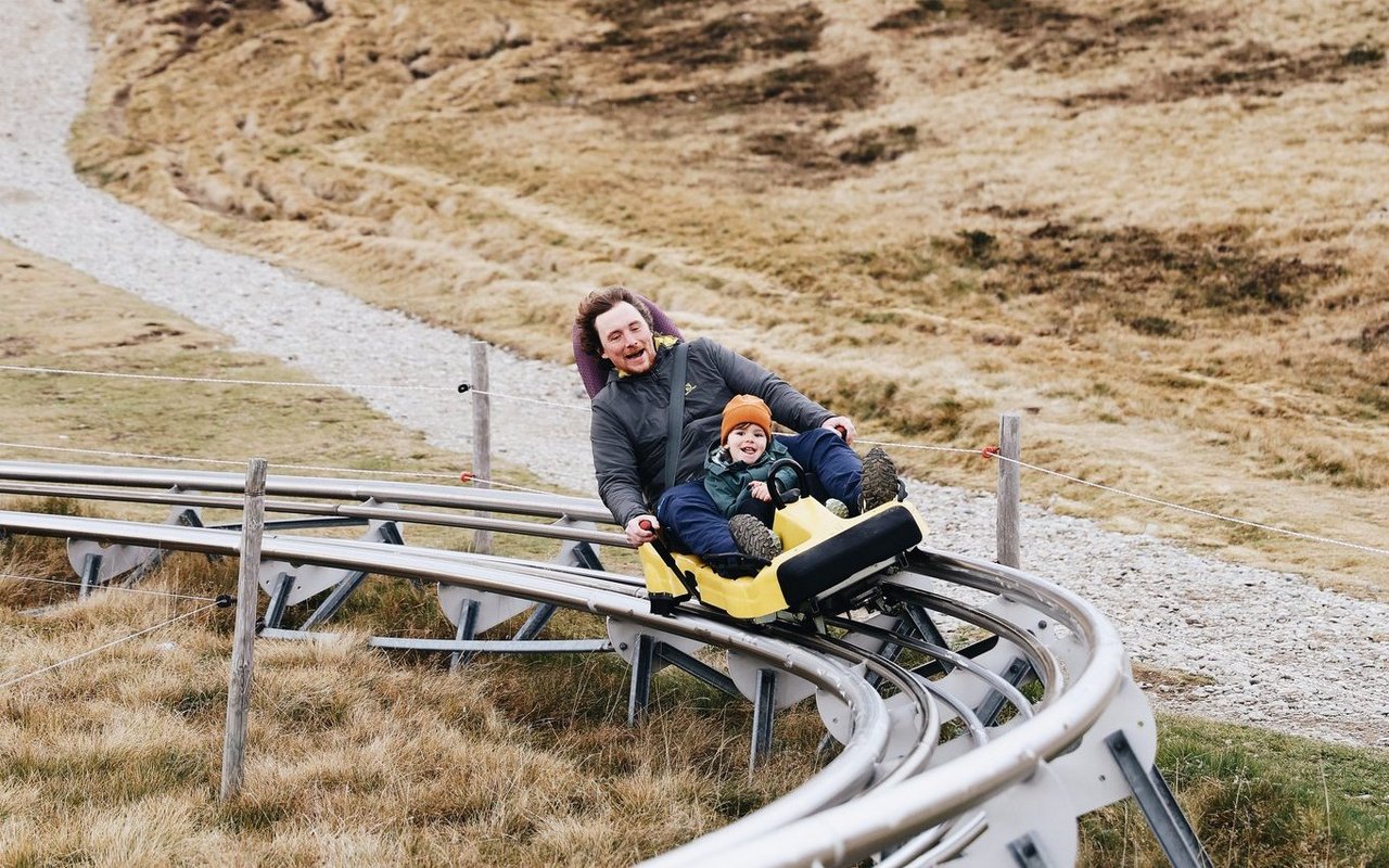 Mit Geschwindigkeit den Berg hinunter geht auch im Sommer. 