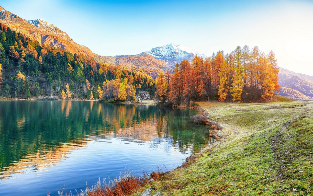 Im Herbst leuchtet die Natur in den Farben gold und rot. Die kühleren Temperaturen laden zum Wandern ein.