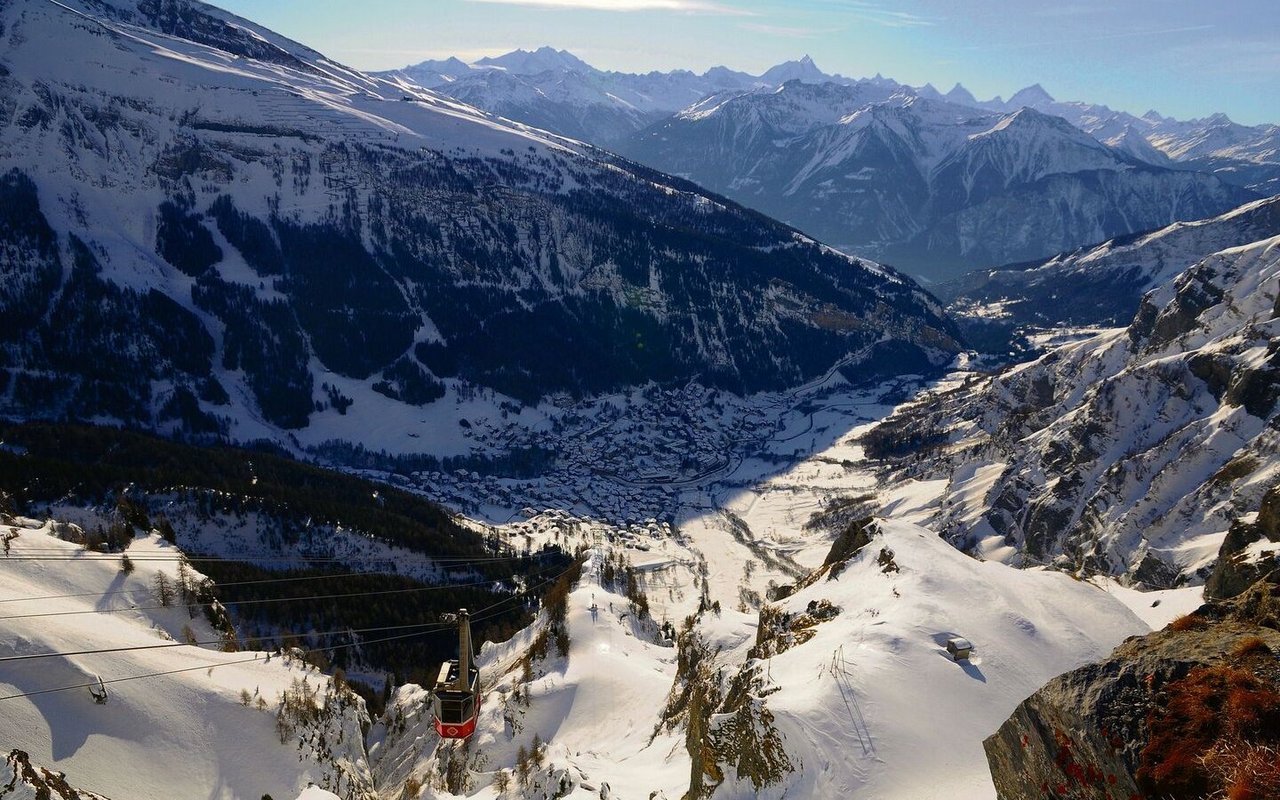 Tiefblick vom Gemmipass nach Leukerbad.