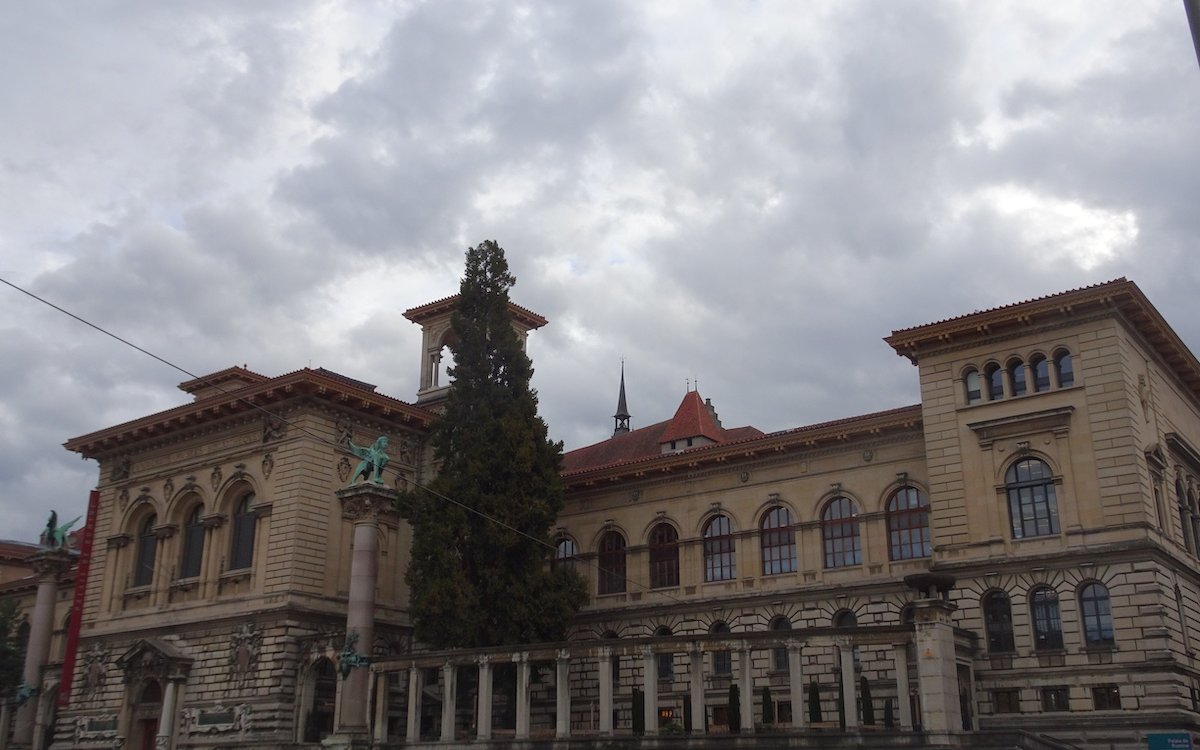 Ein Regierungspalast? Nein, das Naturhistorische Museum von Lausanne im Palais de Rumine.