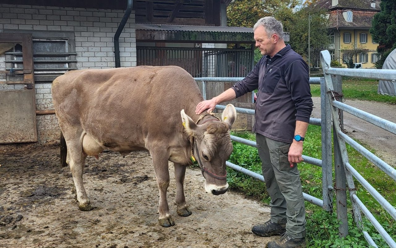 Walter Lüthi mit der Amme Mila.