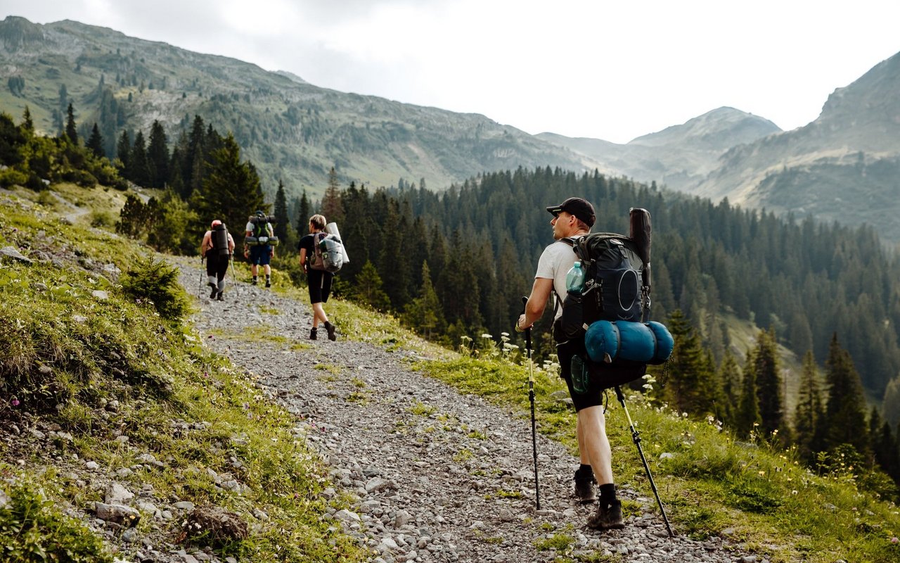 (Symbolbild) Beim Wandern verletzen sich immer mehr Personen.