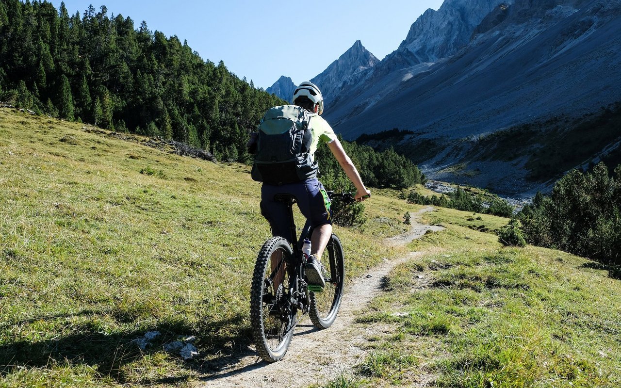 Die Gegend um Davos bietet herrliche Möglichkeiten zum Biken. Ganz besonders der Alps Epic Trail ist lohnenswert.